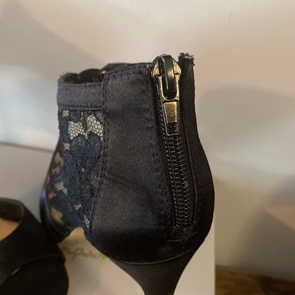 Jessica Simpson heels. Black, size 6.5. - Picture 3 of 6